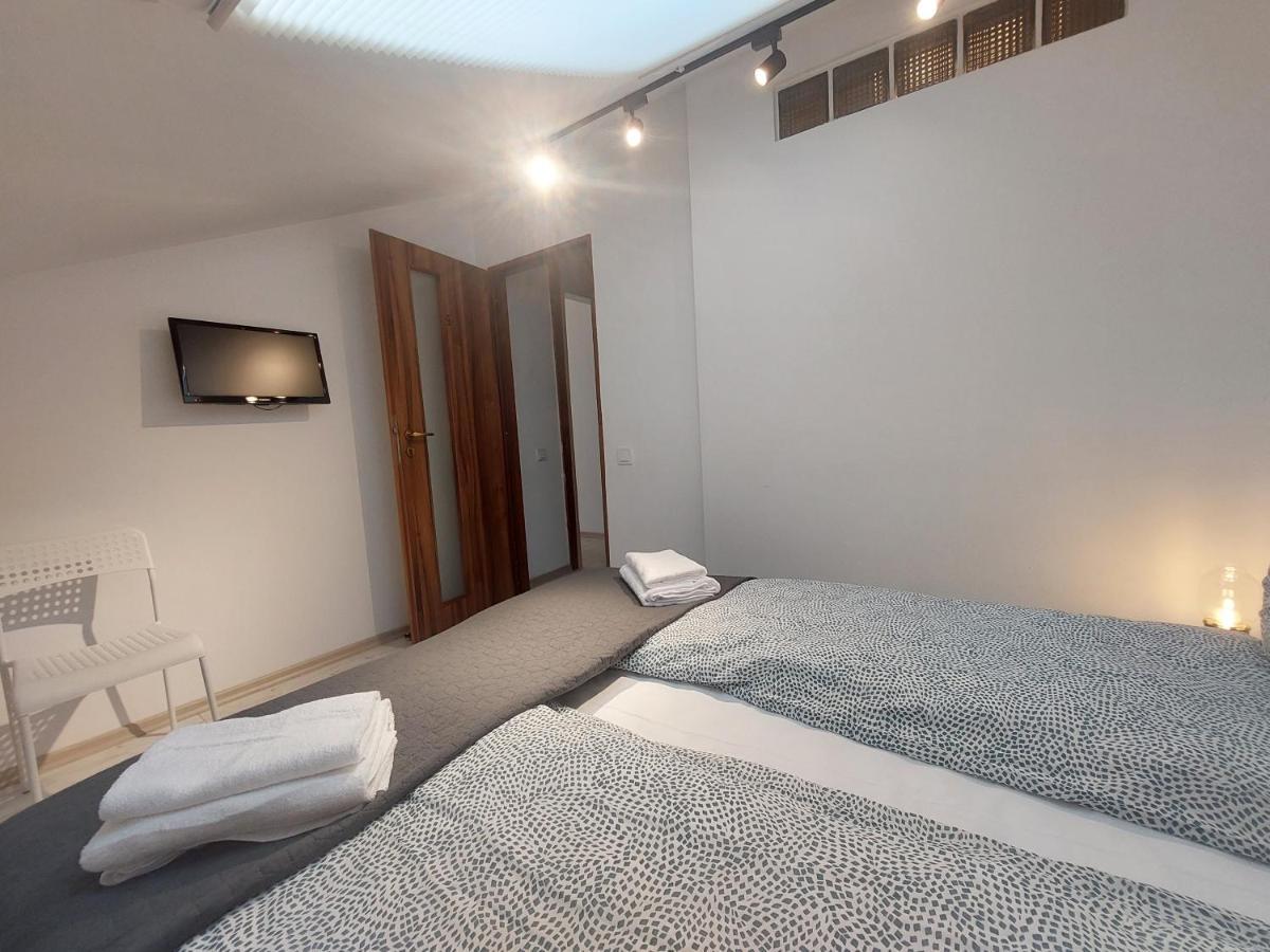 Key Apartments In Main Square Brasov Exterior photo