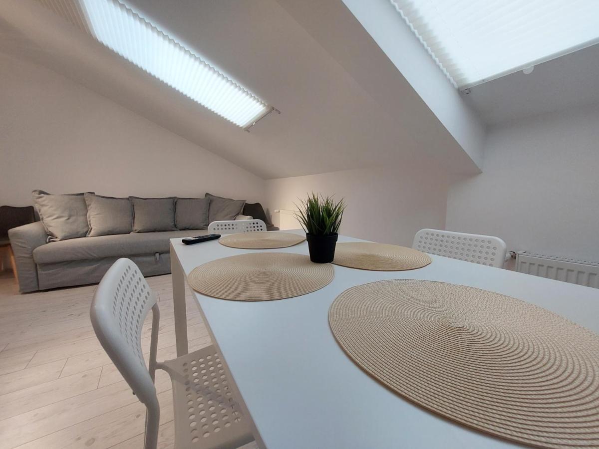 Key Apartments In Main Square Brasov Exterior photo
