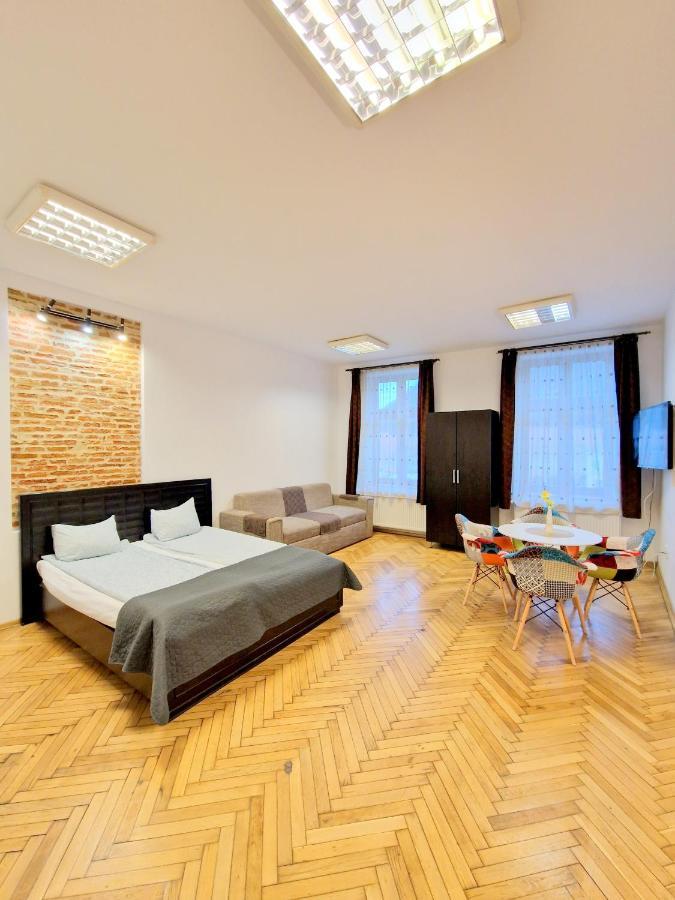 Key Apartments In Main Square Brasov Exterior photo