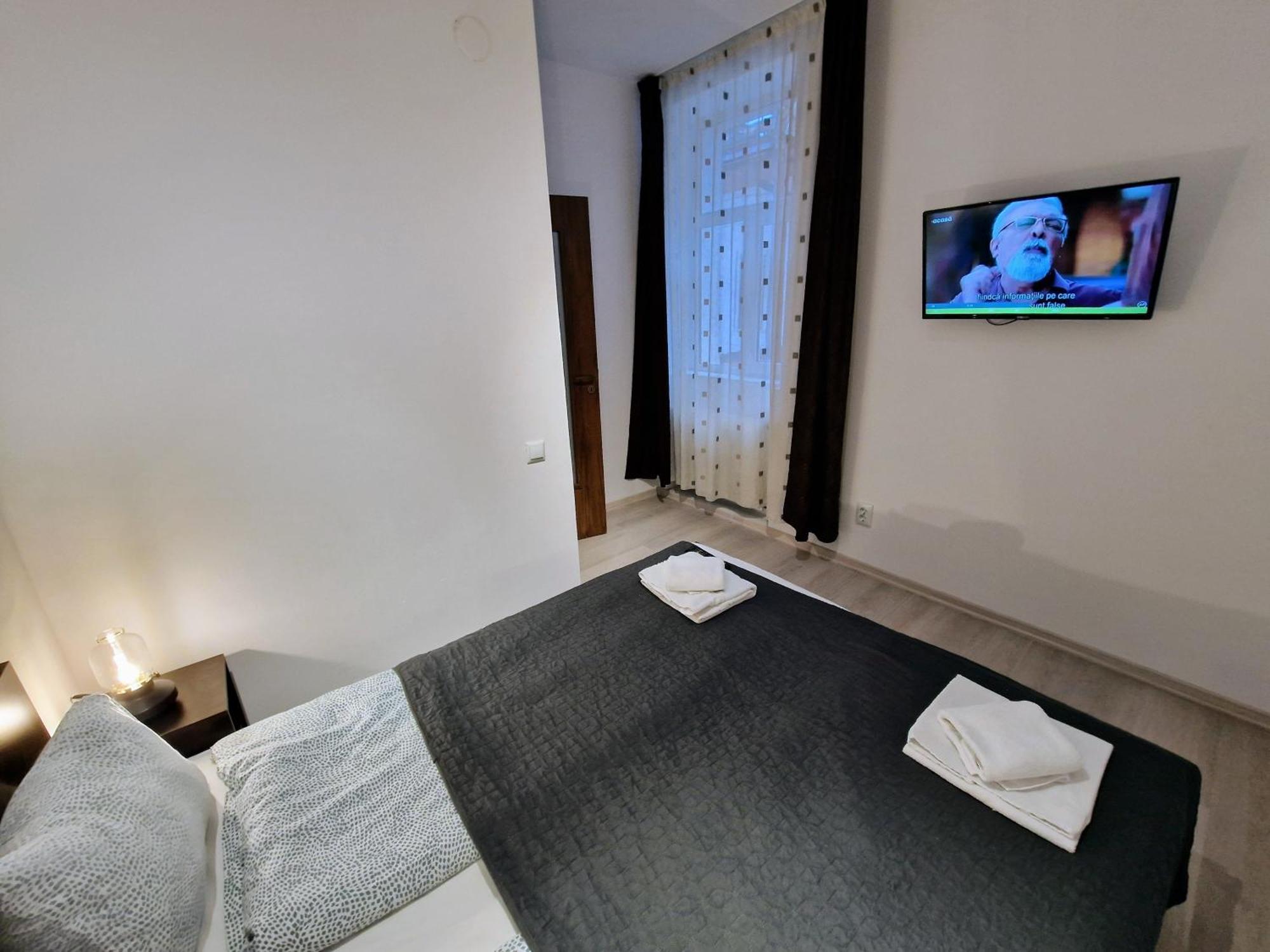 Key Apartments In Main Square Brasov Exterior photo
